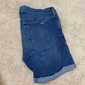 NWOT HOLLISTER MID-RISE SHORT